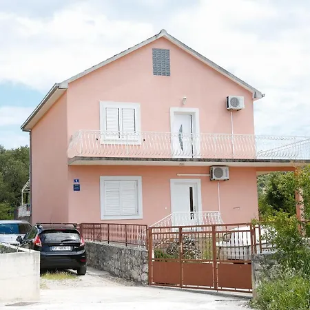 Apartman Paula 2 * Vinišće
