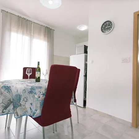 Apartman Paula 2 Vinisce